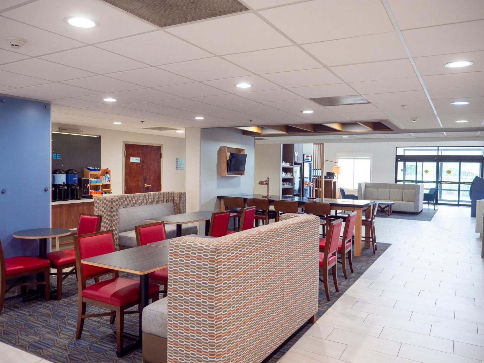 Holiday Inn Express & Suites Greenville Airport, An Ihg Hotel Екстериор снимка